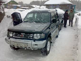1998 Mitsubishi Pajero Photos