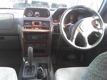 1998 Mitsubishi Pajero Pictures