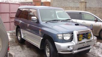 1998 Mitsubishi Pajero Pictures