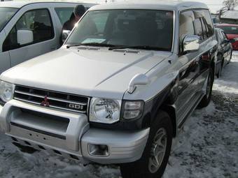 1998 Mitsubishi Pajero Photos
