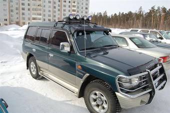 1998 Mitsubishi Pajero Photos