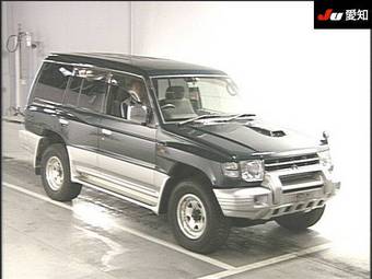 1998 Mitsubishi Pajero Pictures