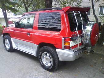 1998 Mitsubishi Pajero Photos