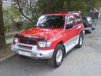 1998 Mitsubishi Pajero Photos