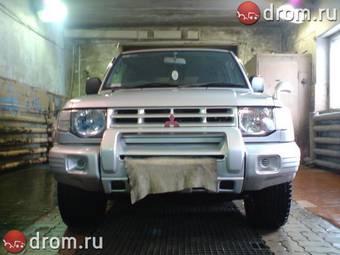 1998 Mitsubishi Pajero Photos