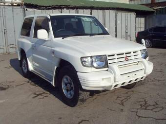 1998 Mitsubishi Pajero Pictures