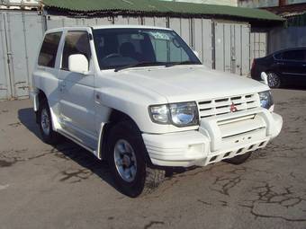 1998 Mitsubishi Pajero Photos