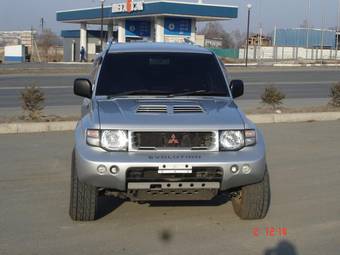 1998 Mitsubishi Pajero Pictures