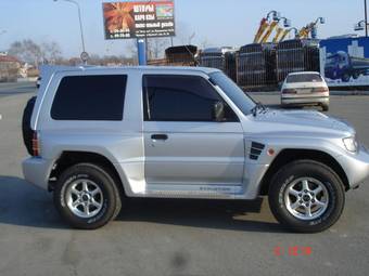 1998 Mitsubishi Pajero Pictures
