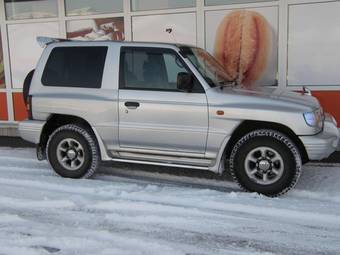 1998 Mitsubishi Pajero Photos