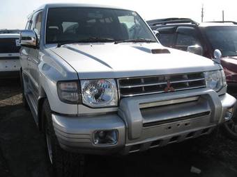 1998 Mitsubishi Pajero Pictures