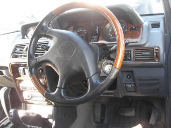 1998 Mitsubishi Pajero Photos