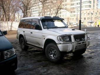 1998 Mitsubishi Pajero Pictures