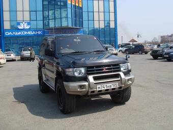 1998 Mitsubishi Pajero Photos