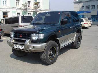 1998 Mitsubishi Pajero Pictures