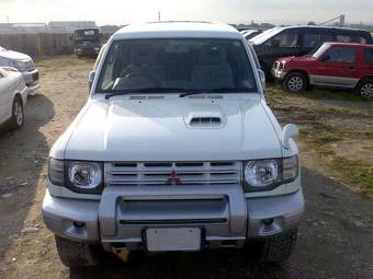 1998 Mitsubishi Pajero Pictures