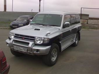 1998 Mitsubishi Pajero Photos