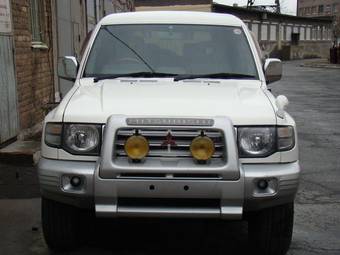 1998 Mitsubishi Pajero Photos