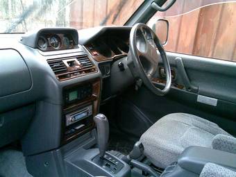 1998 Mitsubishi Pajero Pictures