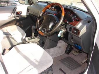 1998 Mitsubishi Pajero Photos