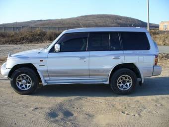 1998 Mitsubishi Pajero Photos