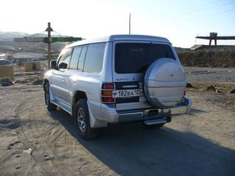 1998 Mitsubishi Pajero Pictures