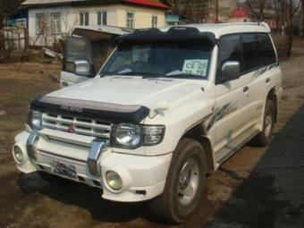 1998 Mitsubishi Pajero Photos