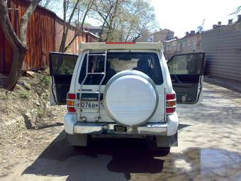 1998 Mitsubishi Pajero Pictures