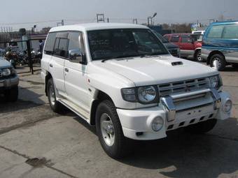 1998 Mitsubishi Pajero Pictures