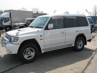 1998 Mitsubishi Pajero Photos