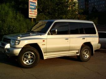 1998 Mitsubishi Pajero Pictures