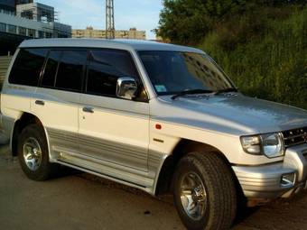 1998 Mitsubishi Pajero Photos