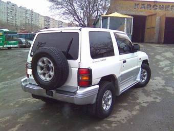 1998 Mitsubishi Pajero Photos