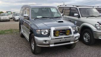 1998 Mitsubishi Pajero Photos