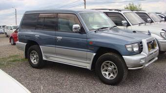 1998 Mitsubishi Pajero Photos