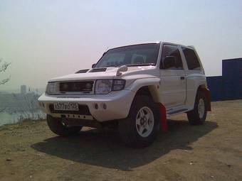 1998 Mitsubishi Pajero Pictures