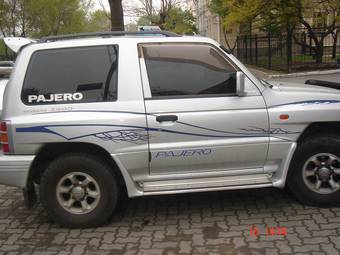 1998 Mitsubishi Pajero Pictures