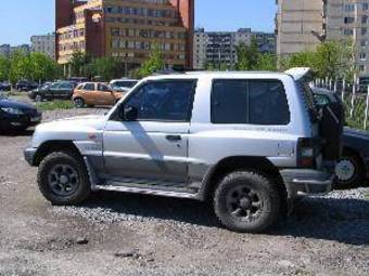 1998 Mitsubishi Pajero Pictures