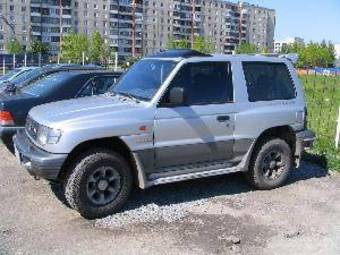 1998 Mitsubishi Pajero Photos