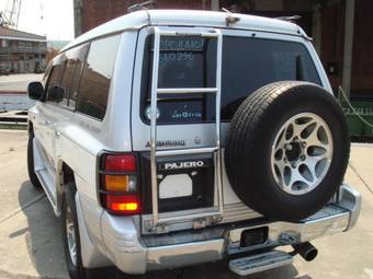 1998 Mitsubishi Pajero Pictures