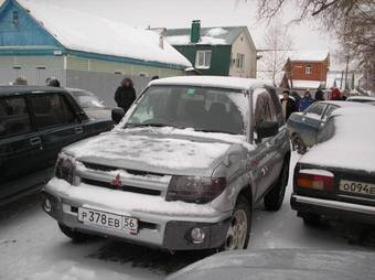 1998 Mitsubishi Pajero Pictures