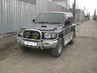 1998 Mitsubishi Pajero Pictures