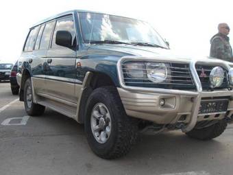 1998 Mitsubishi Pajero Pictures