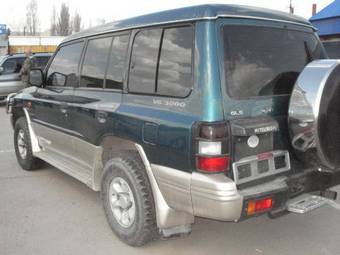 1998 Mitsubishi Pajero Photos