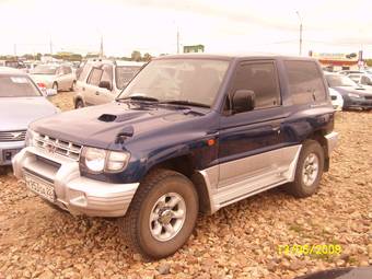 1998 Mitsubishi Pajero Pictures