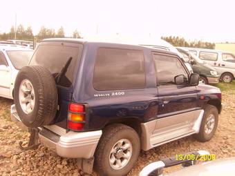 1998 Mitsubishi Pajero Photos