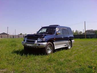 1998 Mitsubishi Pajero Pictures