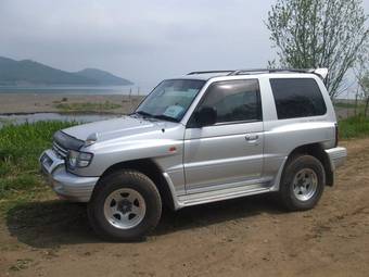 1998 Mitsubishi Pajero Photos