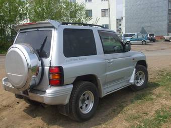 1998 Mitsubishi Pajero Pictures