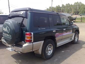 1998 Mitsubishi Pajero Pictures
